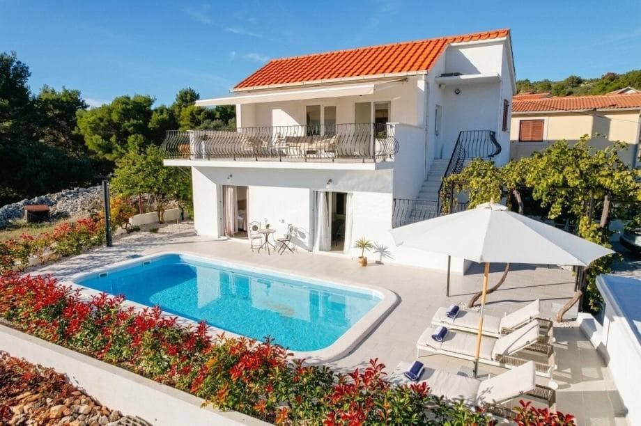 Luksuzna vila s bazenom i pogledom na more | 176 m²